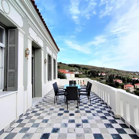 Prázdninový dům Spiti Sea View Neoclassical House In *