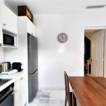 Spiti Sea View Neoclassical House In بيت للعطل