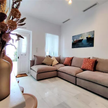 Spiti Sea View Neoclassical House In بيت للعطل